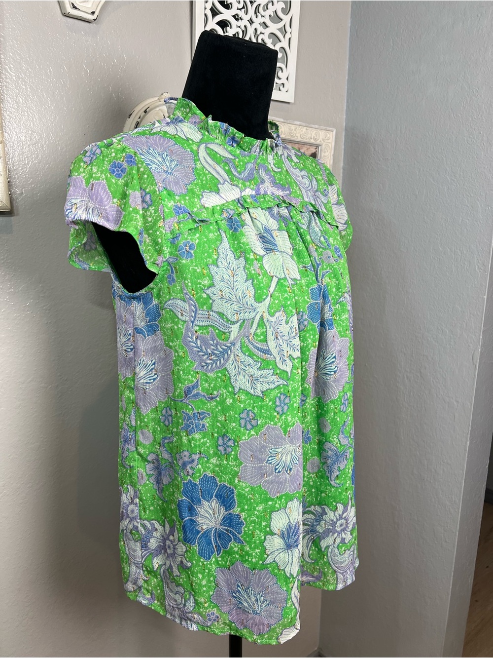 Green Floral Short-Sleeve Peasant Top - Picture 4 of 13